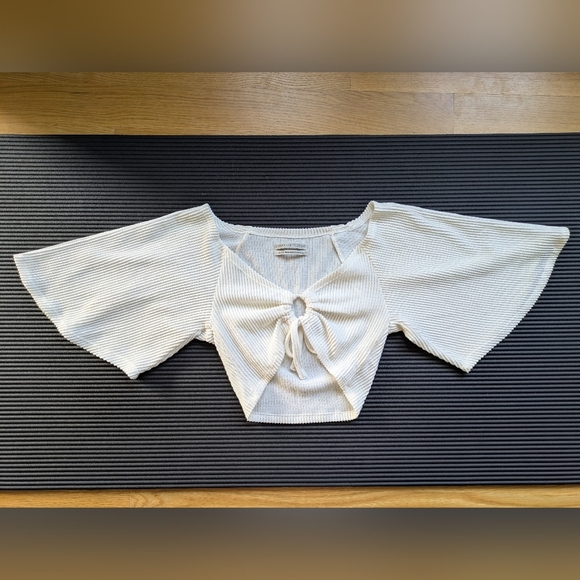 Urban Outfitters OU Tie-Front Crop Flutter Bell Sleeve Top White Boho Size Xs - Picture 3 of 8